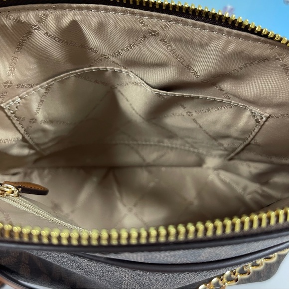 ⭐️HOST PICK MK LOGO STRIPE CROSSBODY DOME BAG - Picture 12 of 13